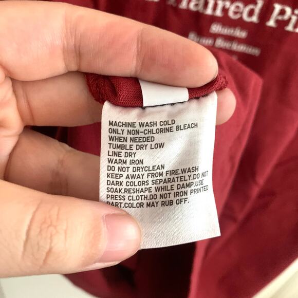 Uniqlo x One Piece Red Haired Pirates Graphic T-shirt in Red Unisex S - Picture 9 of 9